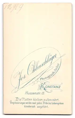 Fotografie Jos. Ohlenschläger, Konstanz, Hussenstr. 15, Portrait Kleinkind im Leibchen auf einem Fell liegend