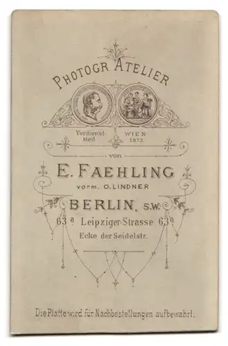 Fotografie E. Faehling, Berlin-SW, Leipziger-Strasse 63 a, Portrait junger Mann im Anzug mit Krawatte