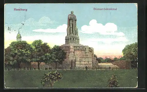 AK Hamburg-St. Pauli, Bismarckdenkmal mit Kirchturm bei Dämmerung