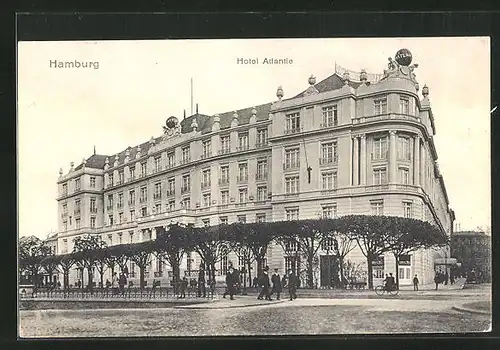 AK Hamburg-St.Georg, Hotel Atlantic, Passanten