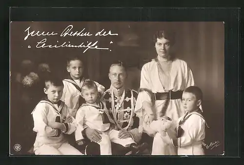 AK Kronprinz Wilhelm von Preussen im Kreise seiner Kinder und Gattin, Cecilienhilfe