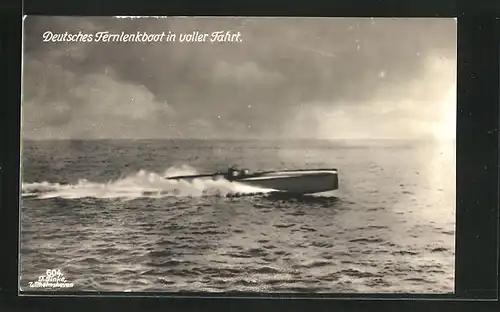 AK Deutsches Fernlenkboot in voller Fahrt