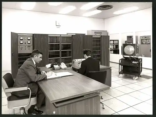 Fotografie Eurocontrol Versuchszentrum für Flugsicherungstechniken in Bretigny 1967, Telefunken TR4 Grossrechner