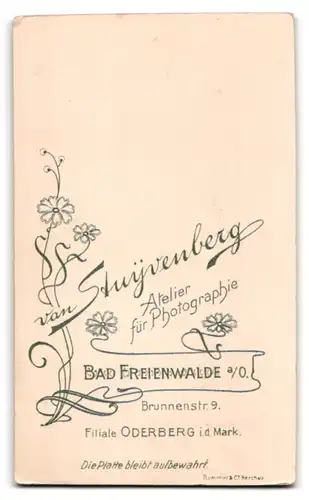 Fotografie Van Stuyvenberg, Bad Freienwalde a. O., Brunnenstr. 9, hübsche Hochzeitsbraut im weissen Kleid