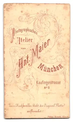 Fotografie Ant. Maier, München, Kaufingerstr. 9, Mann im Anzug mit Vollbart