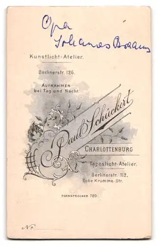 Fotografie Paul Schlückert, Berlin-Charlottenburg, Berlinerstr. 126, älterer Mann in eleganter Kleidung mit The ZZ