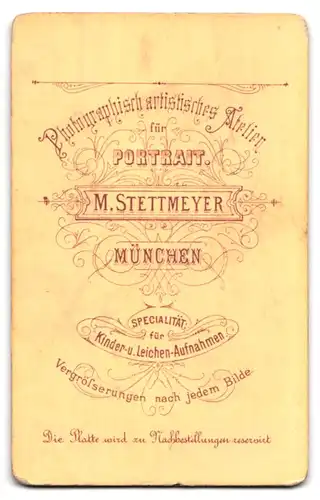 Fotografie M. Stettmeyer, München, Mann im Anzug mit gestylten Haaren