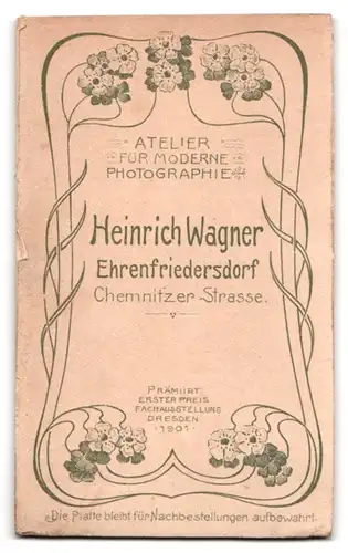 Fotografie Heinrich Wagner, Ehrenfriedersdorf, Chemnitzerstr., Junger Mann im Anzug mit gestylten Haaren