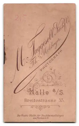 Fotografie Th. Molsberger, Halle /Saale, Breitestrasse 33, junger Mann mit Melone