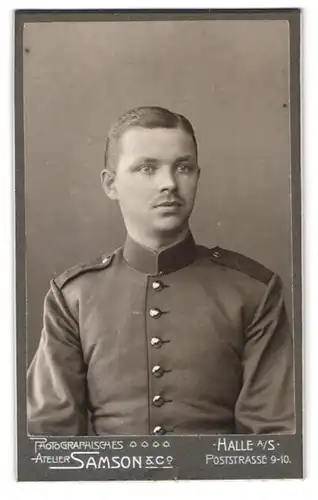 Fotografie Atelier Samson, Halle /Saale, Poststrasse 9-10, junger Soldat in Uniform