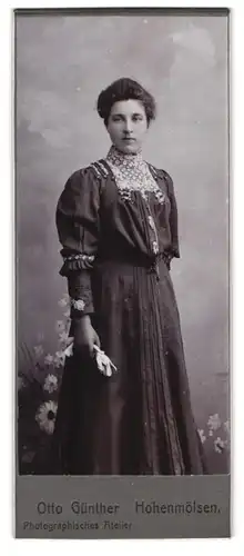 Fotografie Otto Günther, Hohenmölsen, junge Dame im Sonntagsstaat