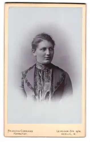 Fotografie Francois Cornand, Berlin, Leipziger-Strasse 115 /116, bürgerliche Frau im Portrait