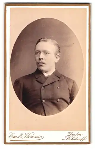 Fotografie Emil Krausse, Deuben, bürgerlicher Herr mit Brille im Portrait