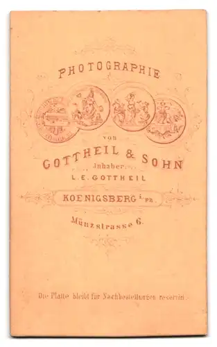Fotografie Gottheil & Sohn, Königsberg, Münzstr. 6, Portrait Mädchen mit Hochsteckfrisur in spitzengesäumten Kleid