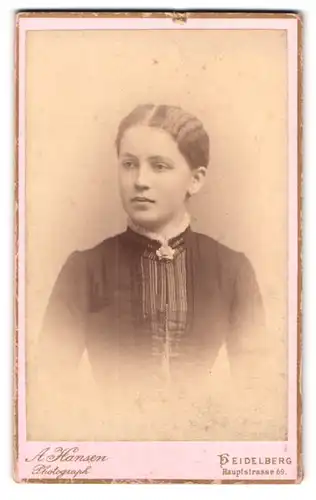 Fotografie A. Hansen, Heidelberg, Hauptstrasse 69, Portrait junge Dame mit zurückgebundenem Haar