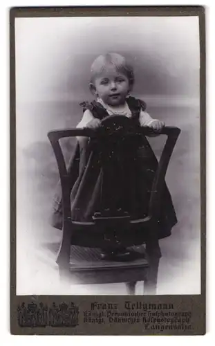 Fotografie Franz Tellgmann, Langensalza, Portrait kleines Mädchen im Kleid