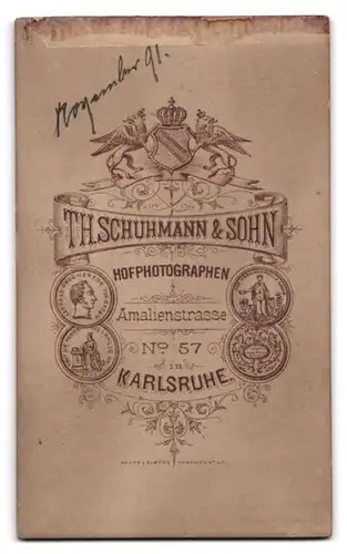 Fotografie Th. Schuhmann & Sohn, Karlsruhe, Amalienstrasse 57, Portrait bürgerliche Dame mit einem Kleinkind