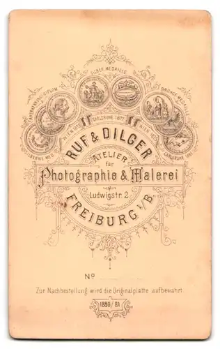 Fotografie Ruf & Dilger, Freiburg i. B., Ludwigstrasse 2, bürgerlicher Herr mit Brille im Portrait