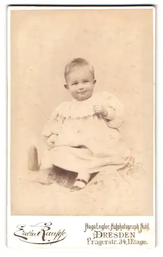 Fotografie Erwin Raupp, Dresden, Pragerstrasse 34, segelohriges Kindchen mit freundlichem Lächeln