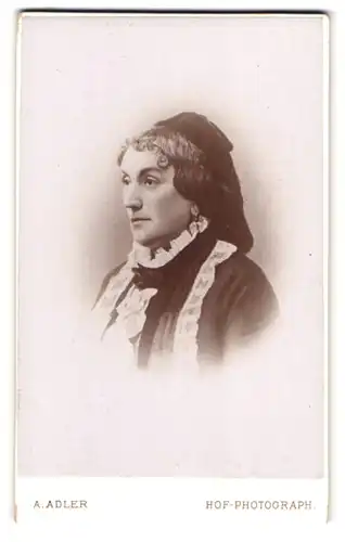 Fotografie A. Adler, Dresden, Victoriastrasse 22, Portrait bürgerliche Dame mit Haube