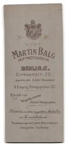 Fotografie Martin Balg, Berlin-C, Dirksenstrasse 25, Portrait junge Dame in hübscher Bluse und Rock