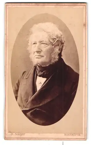 Fotografie W. Singer, Waldkirch, Portrait älterer Herr im Anzug mit Backenbart