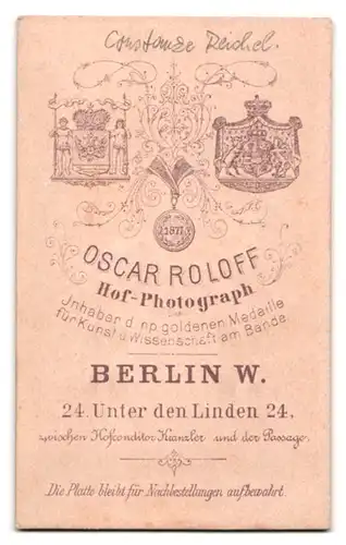 Fotografie O. Roloff, Berlin-W, Unter den Linden 24, Portrait junge Dame in zeitgenössischer Kleidung