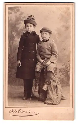 Fotografie Otto Lindner, Berlin-C, König-Strasse 31, Portrait Kinderpaar in modischer Kleidung