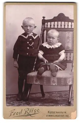 Fotografie Fred Riise, Kobenhavn, Vimmelskaftet 42, Portrait Kinderpaar in hübscher Kleidung