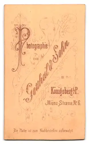 Fotografie Gottheil & Sohn, Königsberg i. P., Münzstr. 6, Vater mit Vollbart hält baby im Taufkleid