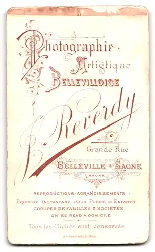 Fotografie J. Reverdy, Belleville-sur-Saone, Grande Rue, Portrait junge Brünette Dame mit Kragenbrosche
