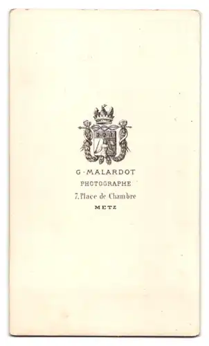 Fotografie G. Malardot, Metz, 7 Place de Chambre, Portrait Knabe im Anzug mit Fliege