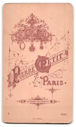 Fotografie PierreePetite, Paris, 27-31 Place Cadet, Portrait Bursche mit Bürstenhaarschnitt