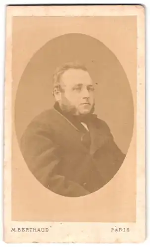 Fotografie M. Berthaud, Paris, 9 Rue Cadet, Portrait beleibter Herr mit backenbart