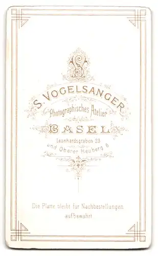 Fotografie S. Vogelsanger, Basel, Leonhardsgraben 23, Portrait junger Eidgenosse im Anzug