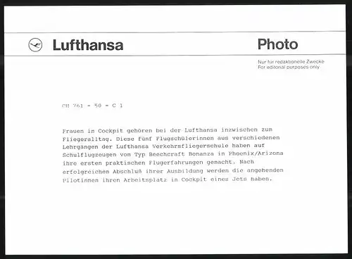 Fotografie Flugschülerinnen der Lufthansa mit Trainings-Flugzeug Beechcraft Bonanza in Phoenix / Arizona