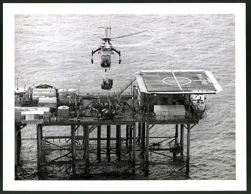 Fotografie Hubschrauber Sikorsky S-64 versorgt eine Ölbohrplattform im Golf von Mexiko mit 52 Tonnen Equipment