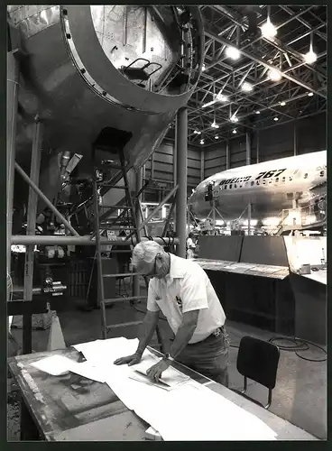 Fotografie Ansicht Everett, Boeing-Flugzeugfabrik, Flugzeug Boeing 767 während der Endmontage