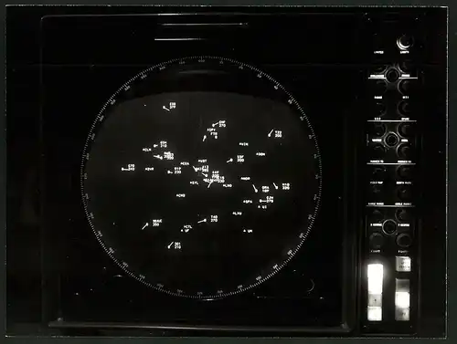 Fotografie Eurocontrol Versuchszentrum für Flugsicherungstechniken in Bretigny 1967, Plessey Radar-Anzeigegerät