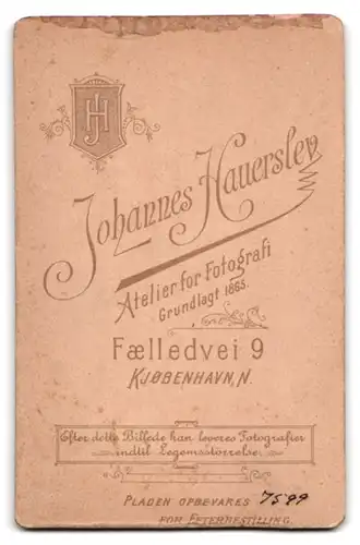 Fotografie Johannes Hauerslev, Kjobenhavn-N., Faelledvei 9, Portrait Kind in hübscher Kleidung