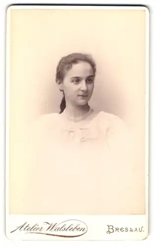 Fotografie E. Walsleben, Breslau, Zwingerstrasse 24, Portrait junge Dame mit Halskette