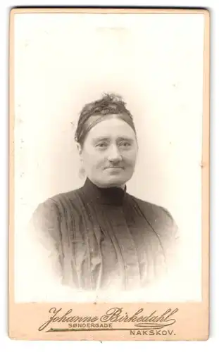 Fotografie Johanne Birkedahl, Nakskov, Söndergade 32, Portrait bürgerliche Dame mit Haube