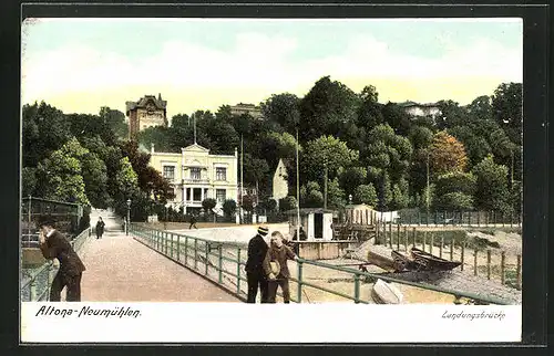 AK Hamburg-Neumühlen, Blick auf die Landungsbrücke mit Passanten