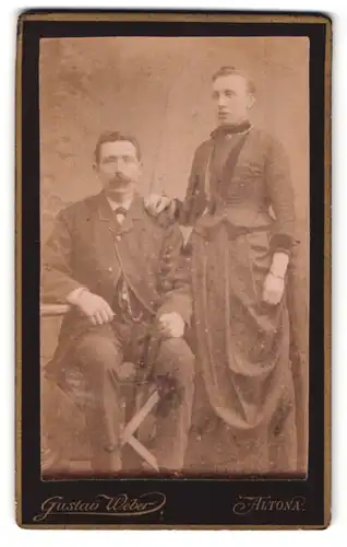 Fotografie Gustav Weber, Altona, Reichenstrasse 29, bürgerliches Paar im Sonntagsstaat