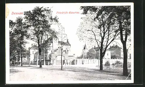 AK Dessau, Strassenpartie mit Friedrichkaserne