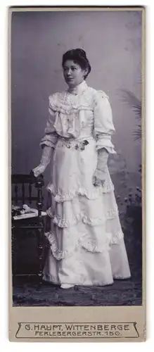 Fotografie G. Haupt, Wittenberge, Perlebergerstrasse 150, Portrait junge Dame im Kleid