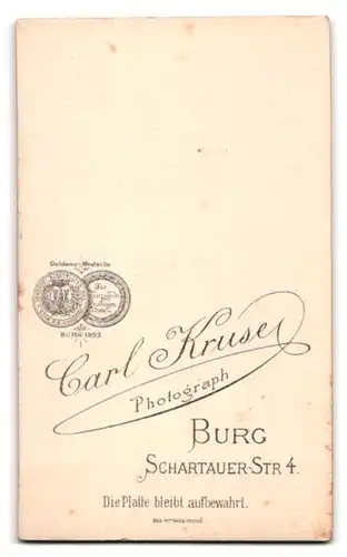 Fotografie Carl Kruse, Burg, Schartauer-Strasse 4, Portrait junge Dame im modischen Kleid