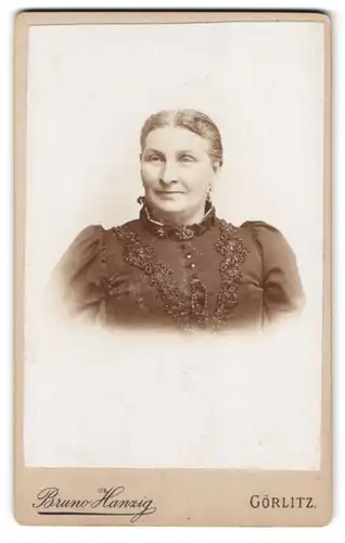 Fotografie Bruno Hanzig, Görlitz, Rauschwalderstrasse 13, Portrait ältere Dame mit zurückgebundenem Haar