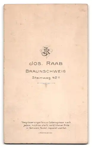 Fotografie Jos. Raab, Braunschweig, Steinweg 42, Portrait junge Dame im modischen Kleid