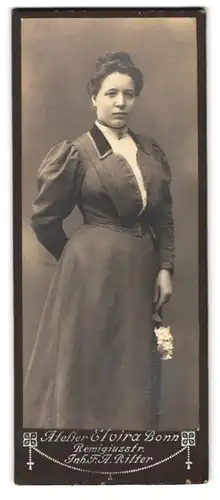 Fotografie F. A. Ritter, Bonn, Remigiusstrasse, Portrait junge Dame im modischen Kleid